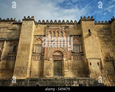 Pareti esterne splendidamente decorate dettagli della moschea-cattedrale di Córdoba, Spagna. Foto Stock