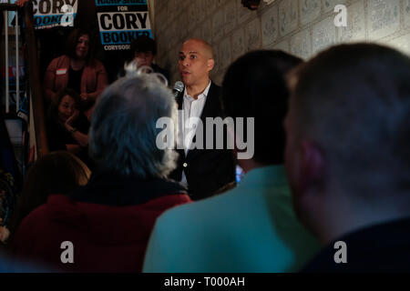 Claremont, New Hampshire, Stati Uniti d'America. Xv Mar, 2019. Il candidato presidenziale COREY BOOKER parla di interruzione della campagna in Claremont, New Hampshire Credito: Preston Ehrler/ZUMA filo/Alamy Live News Foto Stock