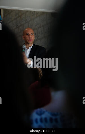 Claremont, New Hampshire, Stati Uniti d'America. Xv Mar, 2019. Il candidato presidenziale COREY BOOKER parla di interruzione della campagna in Claremont, New Hampshire Credito: Preston Ehrler/ZUMA filo/Alamy Live News Foto Stock