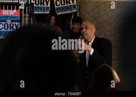 Claremont, New Hampshire, Stati Uniti d'America. Xv Mar, 2019. Il candidato presidenziale COREY BOOKER parla di interruzione della campagna in Claremont, New Hampshire Credito: Preston Ehrler/ZUMA filo/Alamy Live News Foto Stock