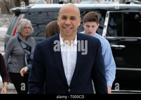 Claremont, New Hampshire, Stati Uniti d'America. Xv Mar, 2019. Il candidato presidenziale COREY BOOKER arriva alla fermata di campagna in Claremont, New Hampshire Credito: Preston Ehrler/ZUMA filo/Alamy Live News Foto Stock