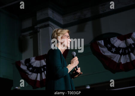 Exeter, New Hampshire, Stati Uniti d'America. Xv Mar, 2019. Il candidato presidenziale Elizabeth Warren parla di interruzione della campagna a Exeter, New Hampshire Credito: Preston Ehrler/ZUMA filo/Alamy Live News Foto Stock