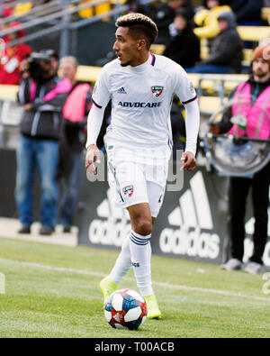 Marzo 16, 2019: FC Dallas avanti Gesù Ferreira (27) gestisce la sfera contro Columbus Crew SC nel loro gioco in Columbus, Ohio, Stati Uniti d'America. Brent Clark/Alamy Live News Foto Stock