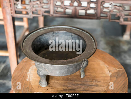 Cinese tradizionale caminetto in rame stufa Foto Stock