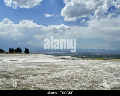 Terrazze di travertino in Pamukkale Foto Stock