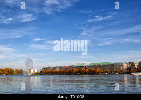 Alster interno con la fontana Alster Amburgo, Germania. Foto Stock