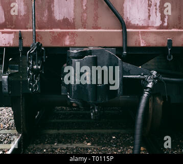 Vintage vettura ferroviaria accoppiamento con dissaturato look. Foto Stock