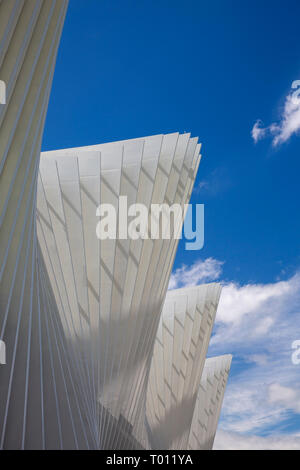 REGGIO EMILIA, Italia - 13 Aprile 2018: Reggio Emilia AV Mediopadana stazione ferroviaria dall'architetto Santiago Calatrava. Foto Stock