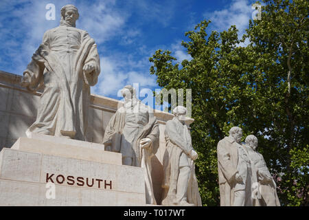 Lajos Kossuth statua monumento nel parlamento ungherese di Budapest, Ungheria Foto Stock