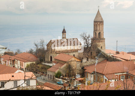 Vista autunnale di Signagi (Sighnaghi) città vecchia e una parte della valle Alazani nella regione di Kakheti, Georgia Foto Stock