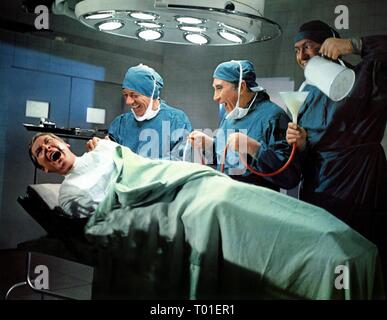 Portare su Doctor, KENNETH WILLIAMS, SID JAMES, Frankie HOWERD , BERNARD BRESSLAW, 1967 Foto Stock