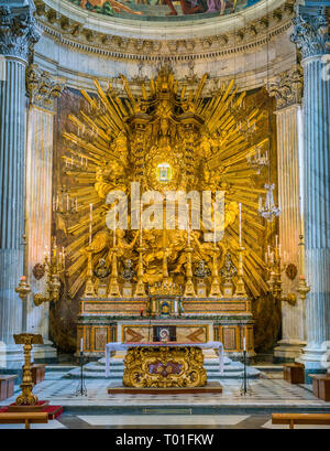 Santuario della "Madonna del Portico' nell'altare maggiore della chiesa di Santa Maria in Portico in Campitelli a Roma, Italia. Foto Stock