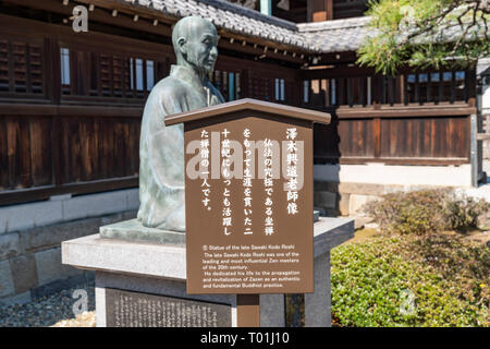 Statua di Sawaki Kodo Roshi, Sengaku-ji, Minato-Ku, Tokyo, Giappone. Foto Stock