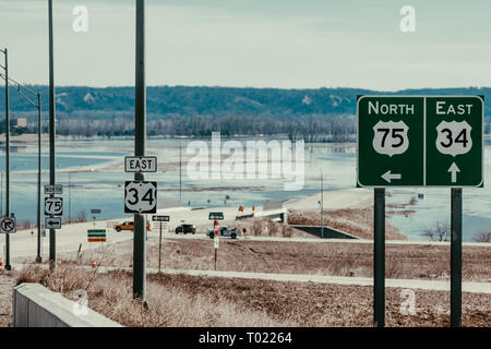 Le acque di esondazione in Bellevue, Nebraska risultante dal ciclone di bomba e il fiume Missouri e Platte River overflow. Foto Stock