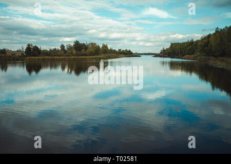 Abbandonato il porto fluviale di Cernobyl in zona di esclusione. Zona radioattiva in pripjat città - abbandonato città fantasma. La storia di Cernobyl di catastrofe Foto Stock