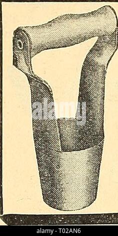 Dreer giardino del libro per 1945 . dreersgardenbook1945henr Anno: 1945 Hotkap^ Nuovo metodo di protezione delle piante. Questi cera coni di carta consente di proteggere i giovani piante seedUng contro il gelo, vento, pioggia, insetti e crosta di terra- ing. Essi permettono di impostazione di piante fuori diverse settimane in precedenza in primavera che è possibile senza di loro. Set di prova di 25 Hotkaps e setter, postpagato per 65c. 100 Hotkaps con un giardino speciale setter. $1.95. 250 Hotkaps con giardino speciale setter. $3.50. Il pacchetto standard di 1000 Hotkaps $11.00. Sacchetti di uve per l'insacco uve quando le dimensioni dei piselli. Durerà attraverso tutto il mare- s Foto Stock