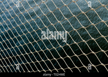 Lo sfondo della catena acqua di recinzione metallica sfondo pattern Foto Stock