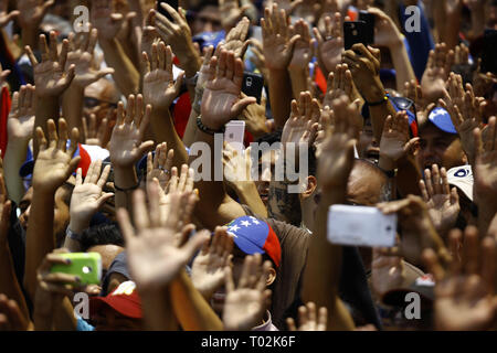 Valencia, Carabobo, Venezuela. 16 Mar, 2019. Marzo 16, 2019. I venezuelani participing in strada incontro di Pentecoste intering il presidente del Venezuela Juan Guaido. La legge è stata in Cedeño aveneu, nella città di Valencia del Carabobo stato. Foto: Juan Carlos Hernandez Credito: Juan Carlos Hernandez/ZUMA filo/Alamy Live News Foto Stock