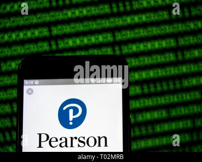 L'Ucraina. 16 Mar, 2019. Pearson PLC logo che si vede visualizzato su un telefono intelligente. Credito: Igor Golovniov SOPA/images/ZUMA filo/Alamy Live News Foto Stock