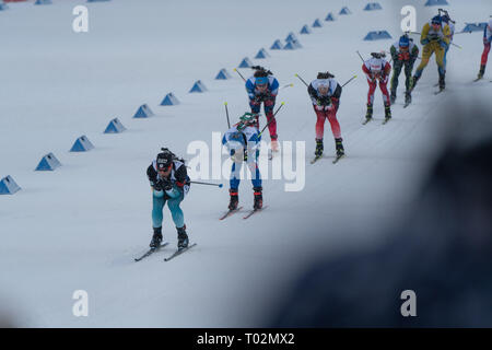 Ski Stadium, Oestersund, Svezia, 17 marzo 2019 era maschile e femminile i relè giorno all'IBU Campionati Mondiali di Biathlon e 20.000 tifosi riempito lo stadio di Östersund. Nella foto: gli uomini entrano in campo per la prima ripresa. Immagine: Rob Watkins/Alamy News Foto Stock