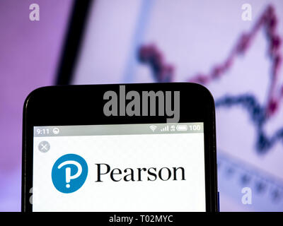 L'Ucraina. 16 Mar, 2019. Pearson PLC logo che si vede visualizzato su un telefono intelligente. Credito: Igor Golovniov SOPA/images/ZUMA filo/Alamy Live News Foto Stock