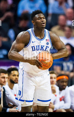 Il duca diavoli blu avanti Sion Williamson (1) durante la ACC College Basketball partita del torneo tra il siracusano arancione e il duca diavoli blu al centro dello spettro di giovedì 14 marzo, 2019 a Charlotte, NC. Giacobbe Kupferman/CSM Foto Stock