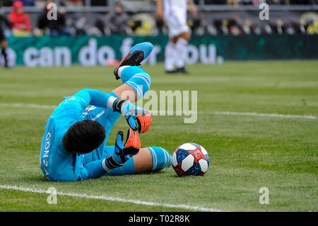 Sabato, 16 marzo 2019: FC Dallas goalkeeper Jesse Gonzalez (1) OROLOGI la sfera nella prima metà della partita tra FC Dallas e Columbus Crew SC a MAPFRE Stadium, in Columbus OH. Obbligatorio Photo credit: Dorn Byg/Cal Sport Media. Columbus Crew SC 0 - FC Dallas 0 Foto Stock