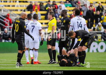 Sabato, 16 marzo 2019: FC Dallas centrocampista Bryan Acosta (8) riceve un cartellino giallo nella prima metà della partita tra FC Dallas e Columbus Crew SC a MAPFRE Stadium, in Columbus OH. Obbligatorio Photo credit: Dorn Byg/Cal Sport Media. Columbus Crew SC 1 - FC Dallas 0 Foto Stock