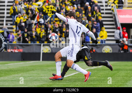 Sabato, 16 marzo 2019: FC Dallas centrocampista Ryan Hollingshead (12) e Columbus Crew SC defender Jonathan Mensah (4) nella seconda metà del match tra FC Dallas e Columbus Crew SC a MAPFRE Stadium, in Columbus OH. Obbligatorio Photo credit: Dorn Byg/Cal Sport Media. Columbus Crew SC 1 - FC Dallas 0 Foto Stock