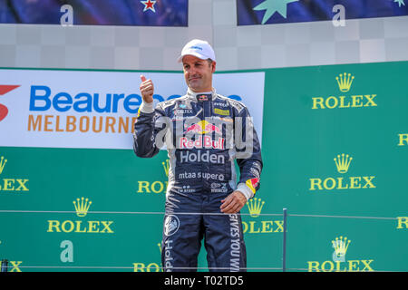 Melbourne, Australia. Il 17 marzo 2019. Campionato del Mondo di Formula Uno FIA 2019 - Formula Uno Rolex Australian Grand Prix. Gara in sei della Vergine Australian Supercars Championship - PODIO - 1 ° posto -No.17 Scott McLaughlin racing per Shell V Power Racing Team - DJR Team Penske - 2 ° posto - No.55 Chaz Mostert racing per il Supercheap Auto Racing Team - Tickford Racing - 3 Posto - n. 88 Jamie Whincup racing per la Red Bull Holden Racing Team - Triple Eight Race Engineering. Larry Perkins trofeo conquistato da No.55 Chaz Mostert. Credito: Brett keating/Alamy Live News Foto Stock