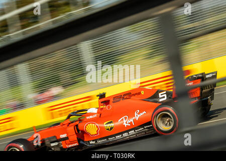 Melbourne, Australia. Il 17 marzo 2019. Sebastian Vettel 5 guida per la scuderia Ferrari durante il periodo della Formula 1 Rolex Australian Grand Prix 2019 all'Albert Park Lake, Australia il 17 marzo 2019. Credito: Dave Hewison sport/Alamy Live News Foto Stock