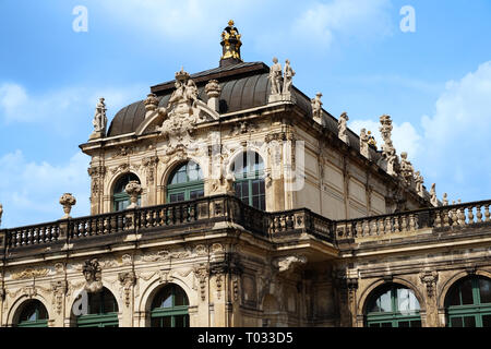 Palazzo Zwinger stile Rococò sculture Dresden Germania Foto Stock