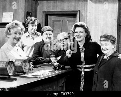 DORIS VELOCITÀ, William ROACHE, Violet Carson, JACK HOWARTH, PAT PHOENIX, MARGOT BRYANT, Coronation Street, 1986 Foto Stock