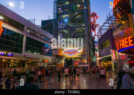 Luci al neon brilla nella vecchia Las Vegas o Downtown Las Vegas (uno e lo stesso). Foto Stock