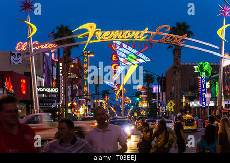 Luci al neon brilla nella vecchia Las Vegas o Downtown Las Vegas (uno e lo stesso). Foto Stock