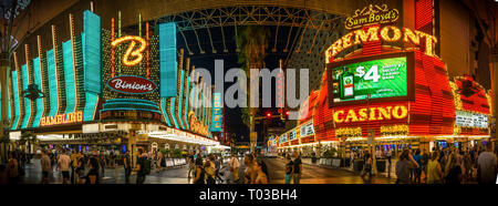 Luci al neon brilla nella vecchia Las Vegas o Downtown Las Vegas (uno e lo stesso). Foto Stock