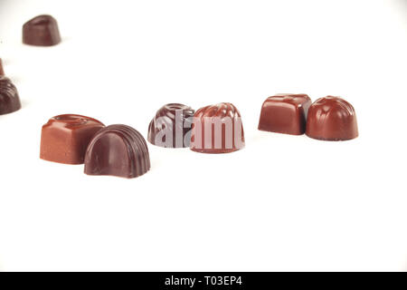 Chiudere. dolci al cioccolato. isolato su bianco.foto con spazio di copia Foto Stock