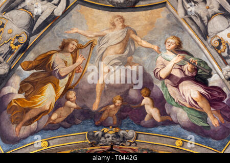 REGGIO EMILIA, Italia - 12 Aprile 2018: l'affresco gloria dei santi Prospero nella Chiesa Basilica di San Prospero Foto Stock