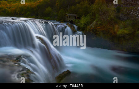 Vista panoramica di Strbacki Buk cascata, Bosnia Erzegovina Foto Stock