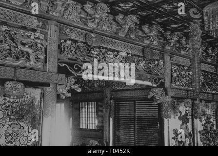 Vecchia foto di Tempio di Zojoji, Minato-Ku, Tokyo, Giappone. Bunshoin-den. Mausoleo. Interno di haiden ( sala culto). Foto Stock