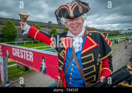 David Mitchell è il Town Crier di Chester Foto Stock