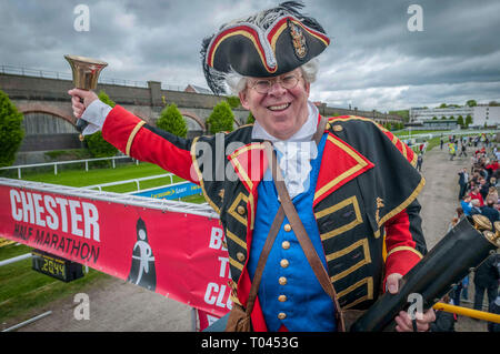 David Mitchell è il Town Crier di Chester Foto Stock