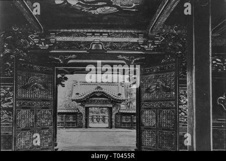 Vecchia foto di Tempio di Zojoji, Minato-Ku, Tokyo, Giappone. Yushoin-den mausoleo. Okunoin medio Gate. Foto Stock