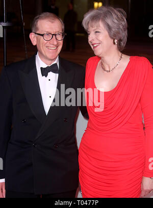 Dic 14, 2016 - Londra, Inghilterra, Regno Unito - Militare Sun Awards 2016 alla Guildhall - tappeto rosso arrivi mostra fotografica: Theresa Maggio e Philip J Foto Stock