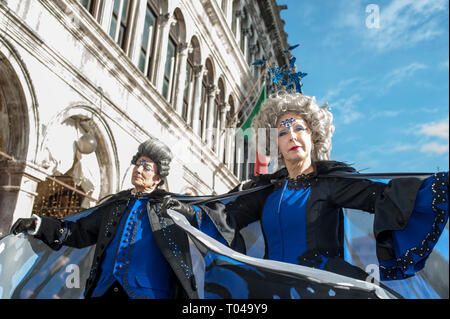 Venezia, Italia - Febbraio 23 2019: le maschere del carnevale di Venezia 2019 Foto Stock