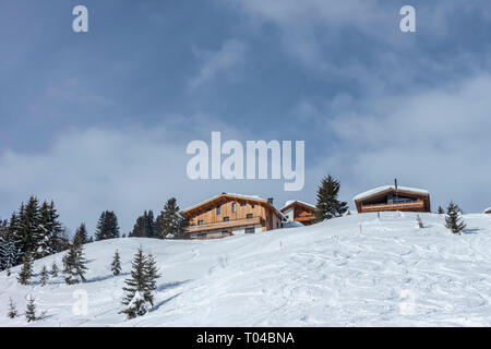 Inverno di lusso chalet di legno Austria ski resort Foto Stock