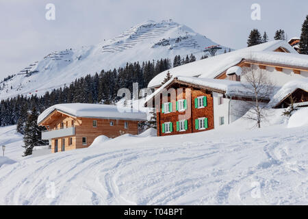 Inverno di lusso chalet di legno Austria ski resort Foto Stock