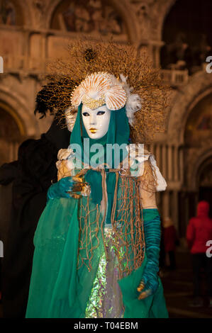 Venezia, Italia - Febbraio 21 2019: le maschere del carnevale di Venezia 2019 Foto Stock