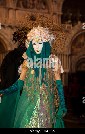 Venezia, Italia - Febbraio 21 2019: le maschere del carnevale di Venezia 2019 Foto Stock