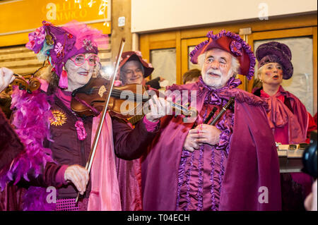 Venezia, Italia - Febbraio 21 2019: le maschere del carnevale di Venezia 2019 Foto Stock